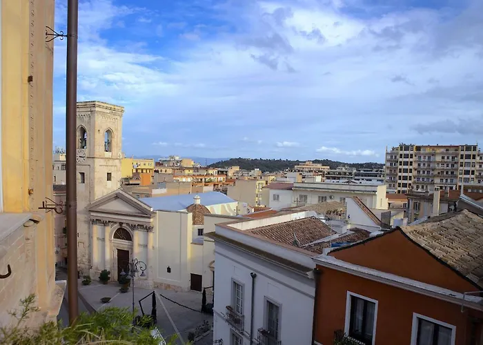 Cozy Room With Kitchen Use In The Heart Of Cagliari - Villanova