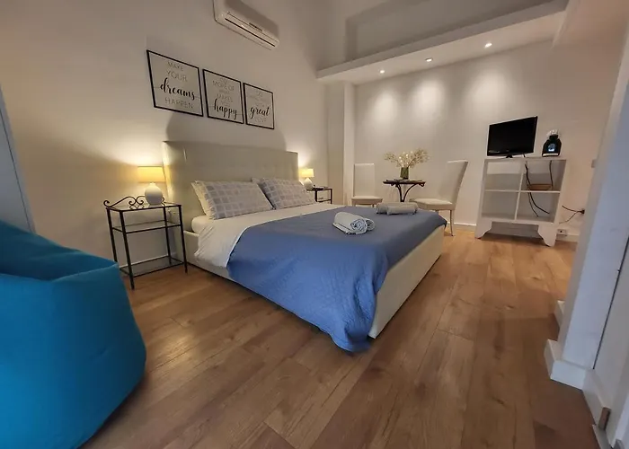 Living Cagliari Marina Bed & Breakfast