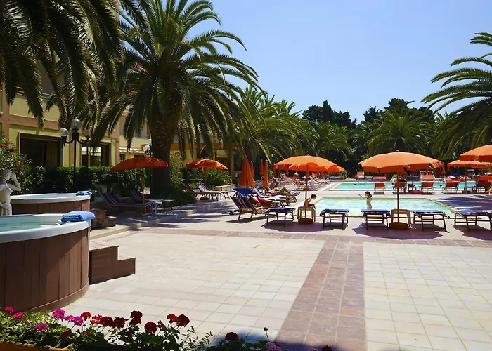 Alghero hotels near Coral Museum