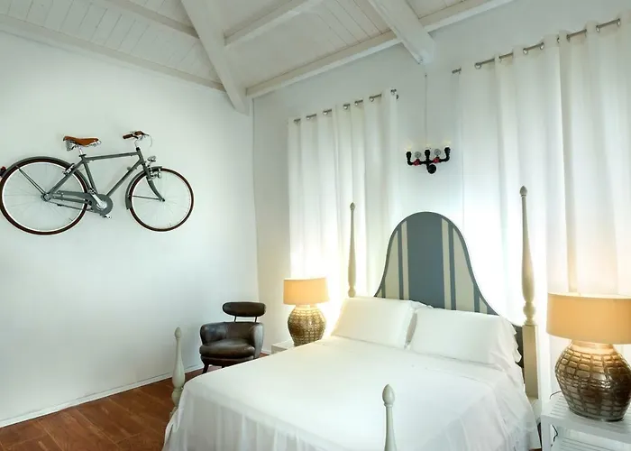 Cagliari Marina Harbour Guest House & Lounge
