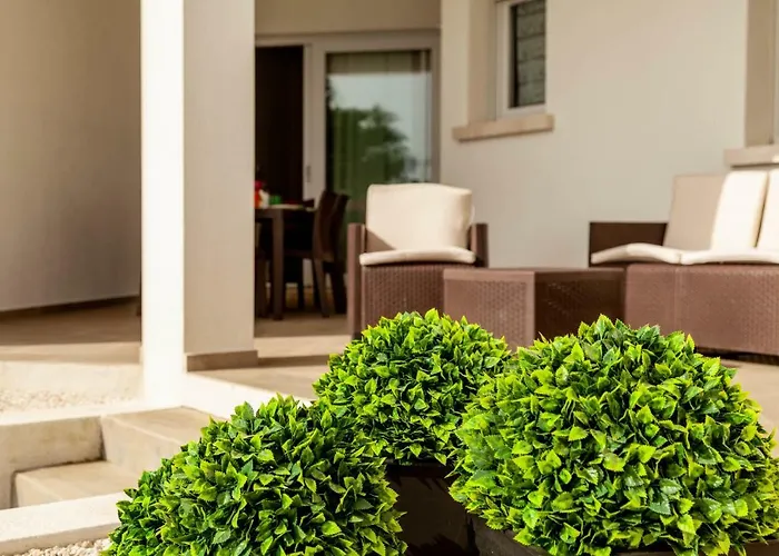 Caneis Apartments San Teodoro 