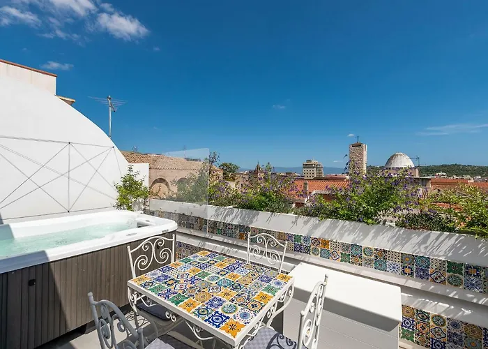 Private "Bea'S Terrace" - Private Jacuzzi And Panoramic Rooftop In The City Centre Cagliari